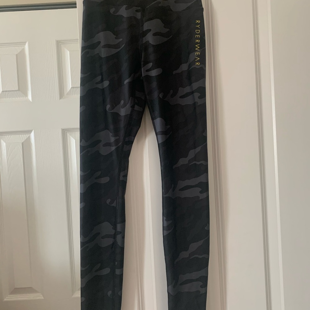 Ryderwear scrunch butt leggings